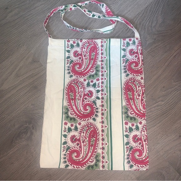 April Cornell Bag,  18"x 14", Strap  40" Green/Crimson/Beige - Picture 3 of 3